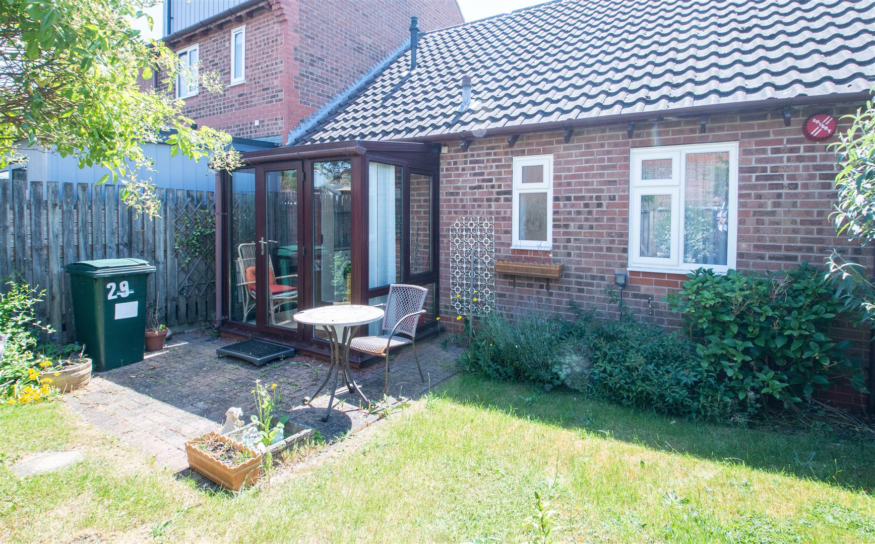 2 bed property in Lynmouth Crescent, Milton Keynes